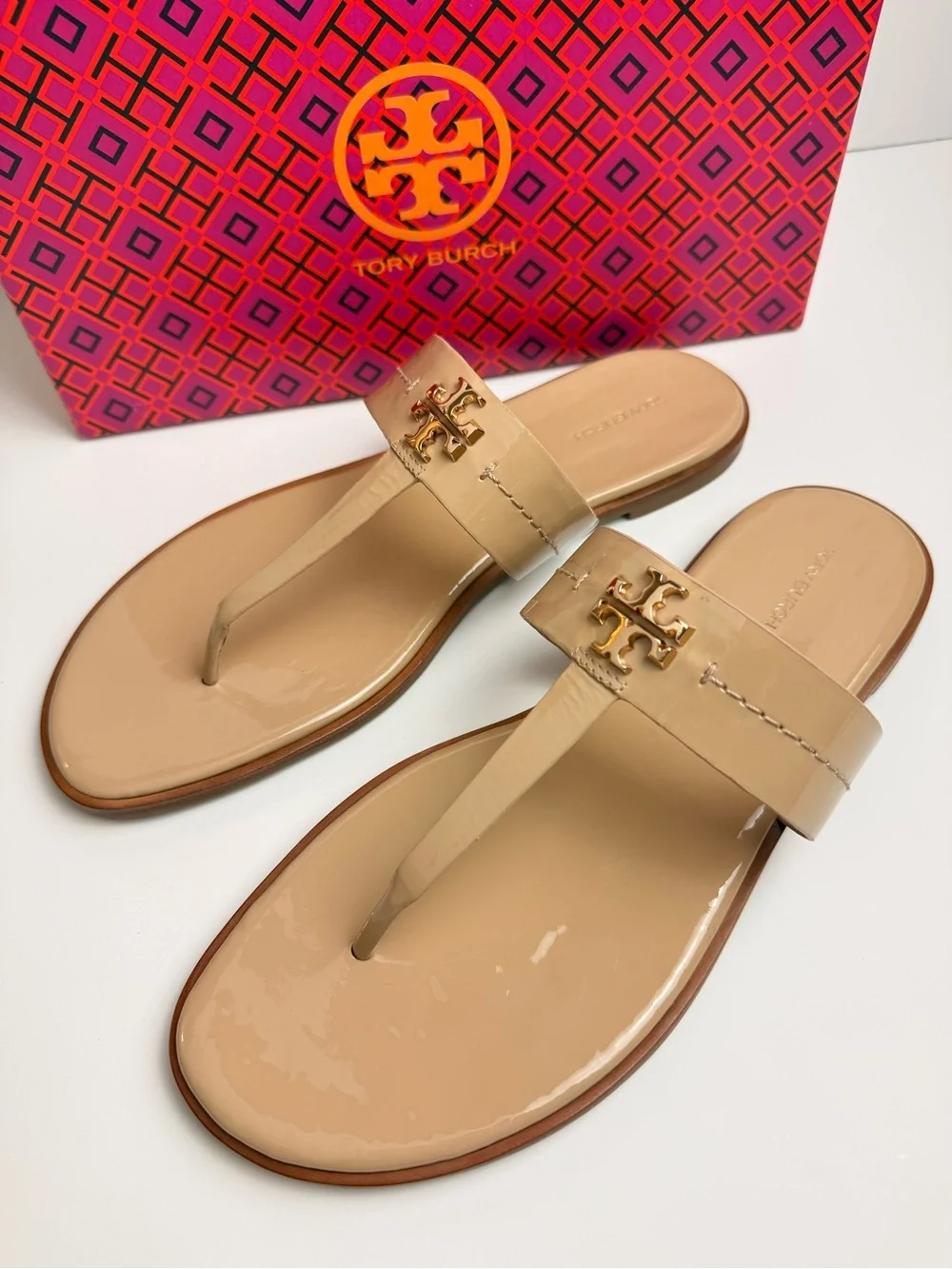 Tory Burch Mini Everly Flat Sandals Goan Sand Gold Patent Thong Women’s US 11